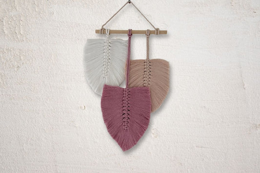 DIY Macramé Soulknots box – Wandhanger 3 veren aan houten stok